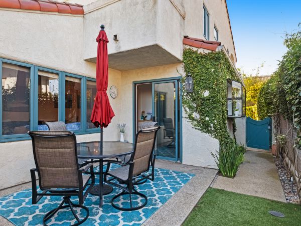 Lovely Vacation Rental with 2 Bedrooms Short Walk to Beach