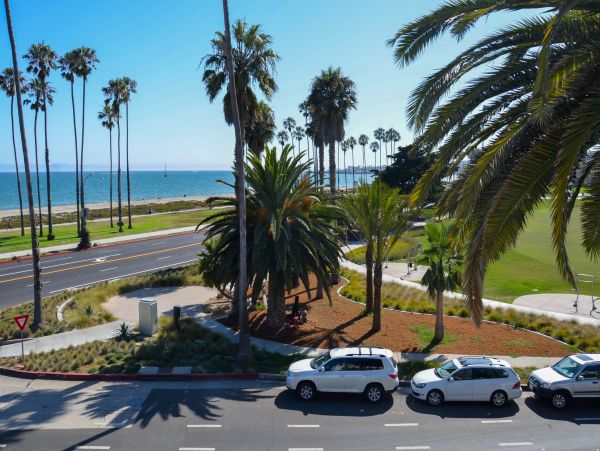 Lovely Vacation Rental with 2 Bedrooms Short Walk to Beach