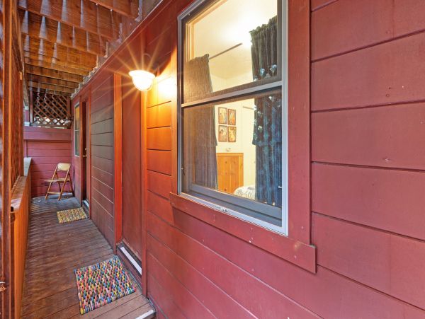 Santa Cruz County Home 984360