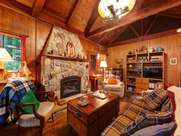 Santa Cruz County Home 984360