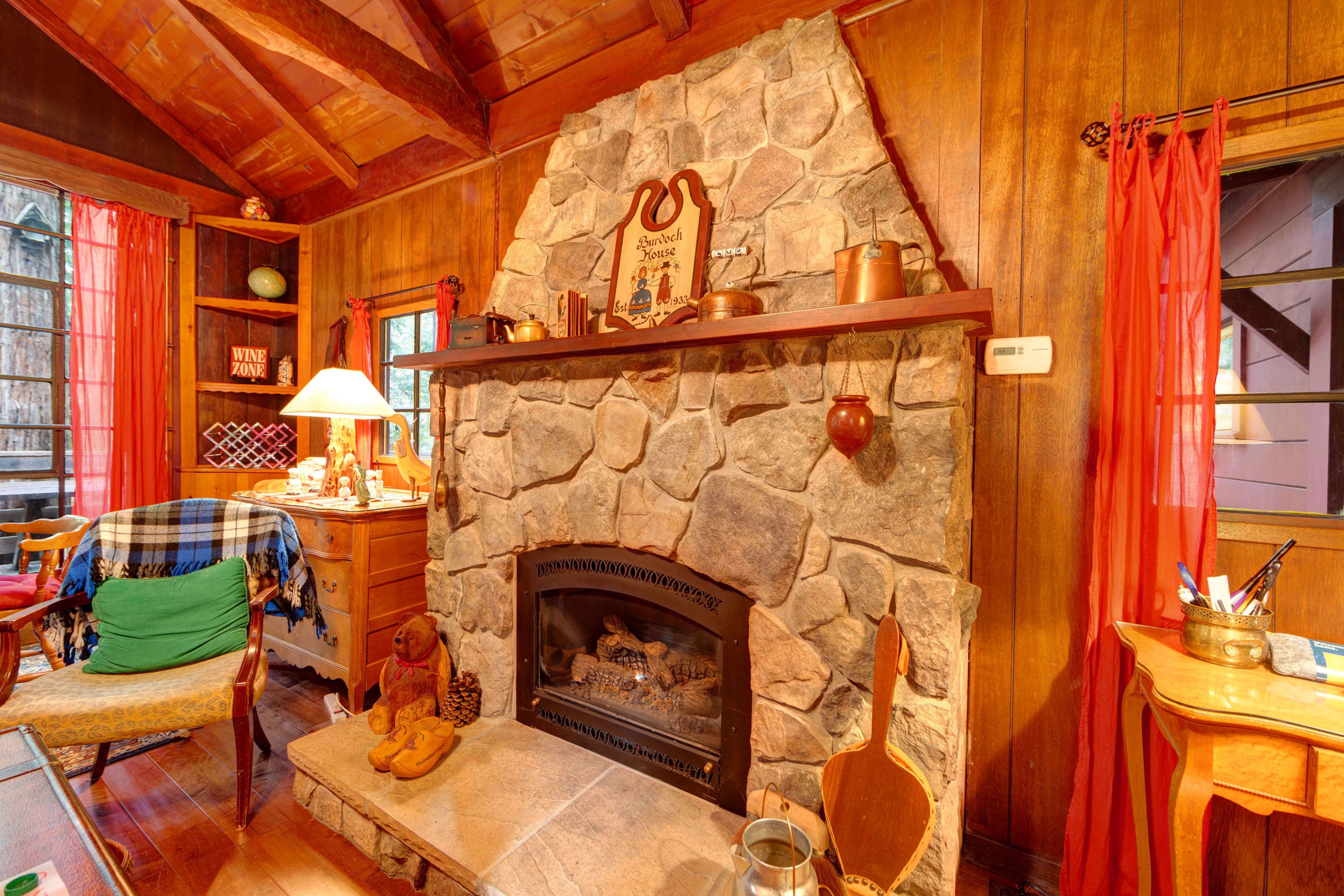 Santa Cruz County Home 984360