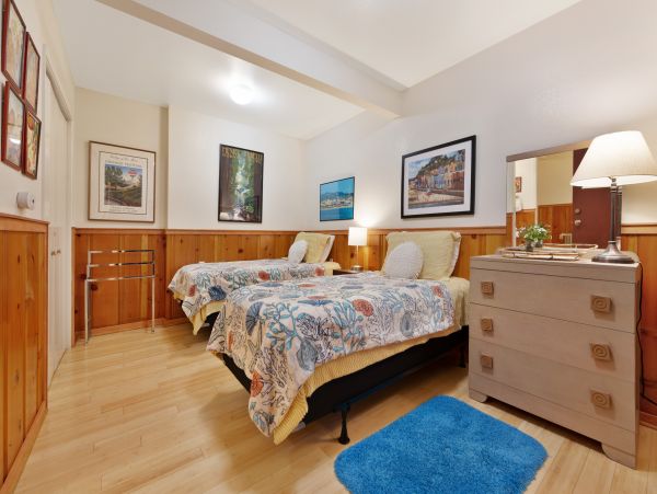 Santa Cruz County Home 984360