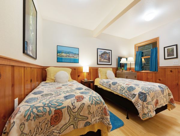 Santa Cruz County Home 984360