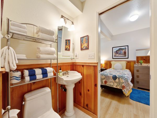 Santa Cruz County Home 984360