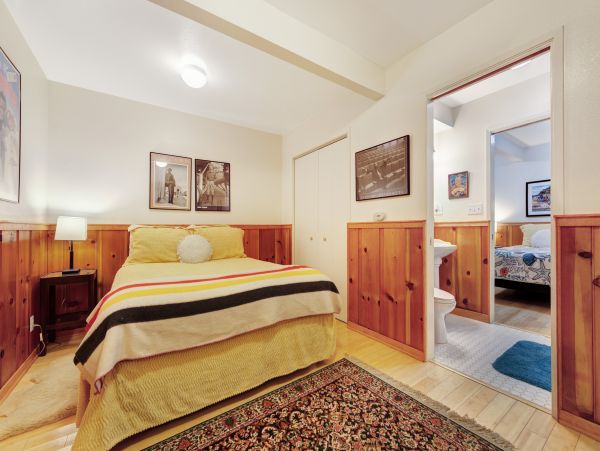 Santa Cruz County Home 984360