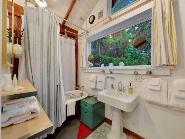 Santa Cruz County Home 984361