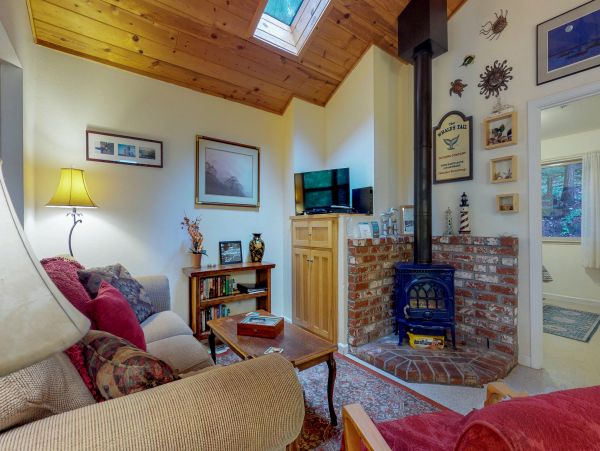 Santa Cruz County Home 984362