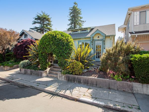 Santa Cruz County Home 984365