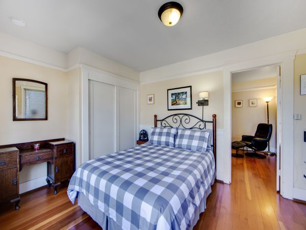 Santa Cruz County Home 984365