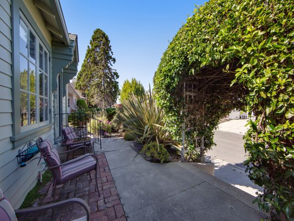Santa Cruz County Home 984365
