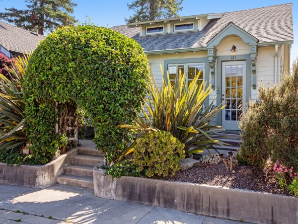 Santa Cruz County Home 984365