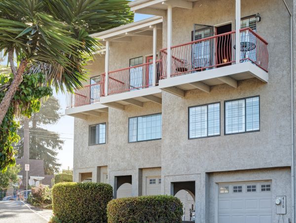 Santa Cruz County Home 984366