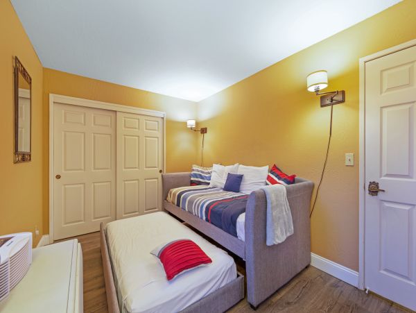 Santa Cruz County Home 984366