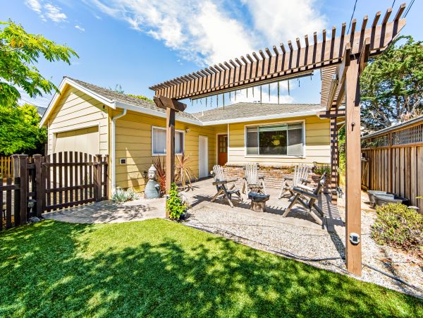 Santa Cruz County Home 984367