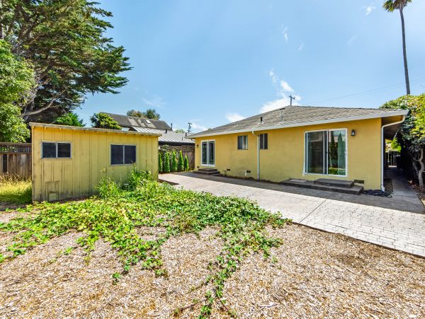 Santa Cruz County Home 984367