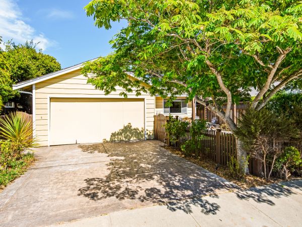 Santa Cruz County Home 984367
