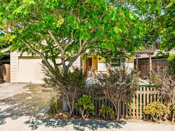 Santa Cruz County Home 984367