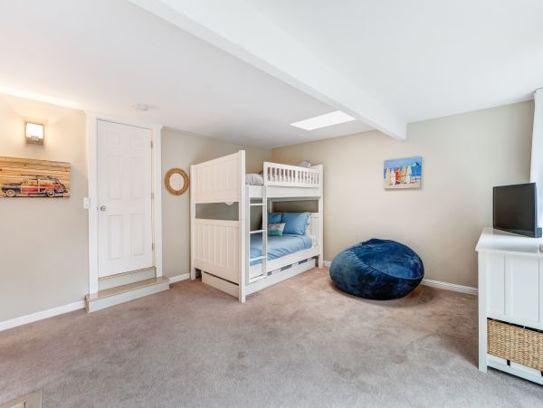 Santa Cruz County Home 984369