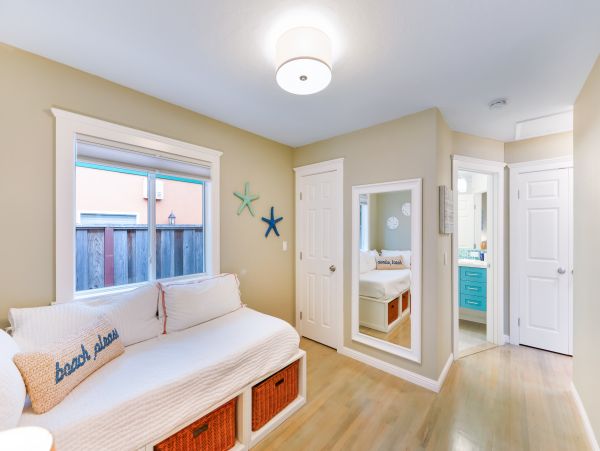 Santa Cruz County Home 984369