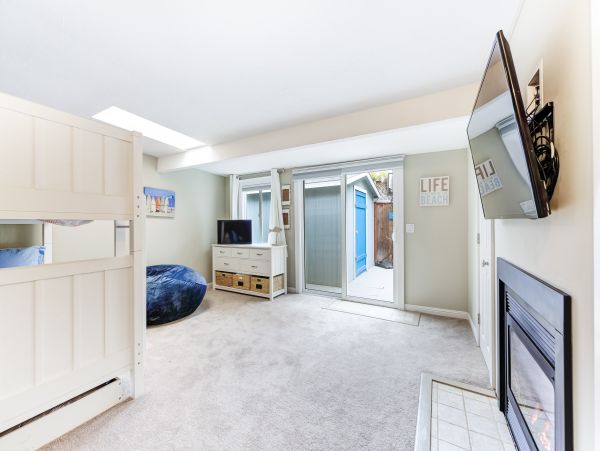 Santa Cruz County Home 984369