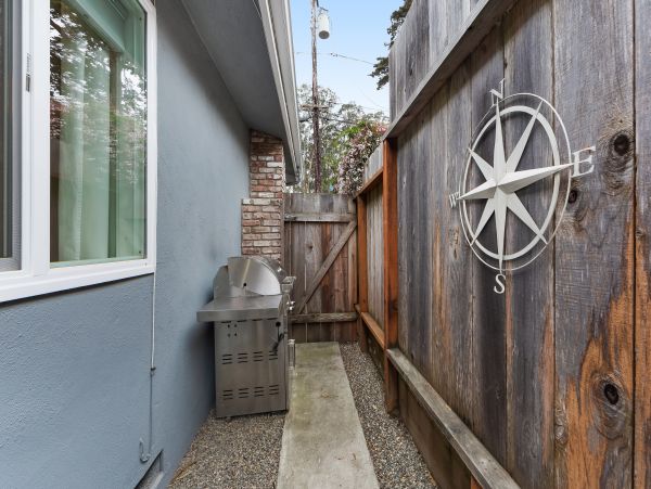 Santa Cruz County Home 984369
