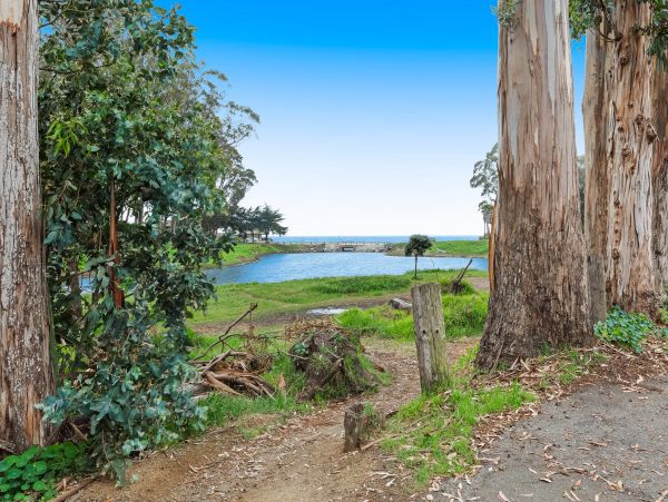 Santa Cruz County Home 984369
