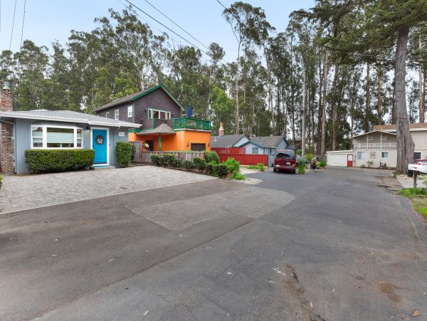 Santa Cruz County Home 984369