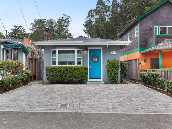 Santa Cruz County Home 984369