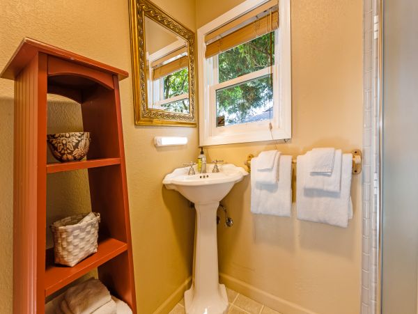 Santa Cruz County Home 984370