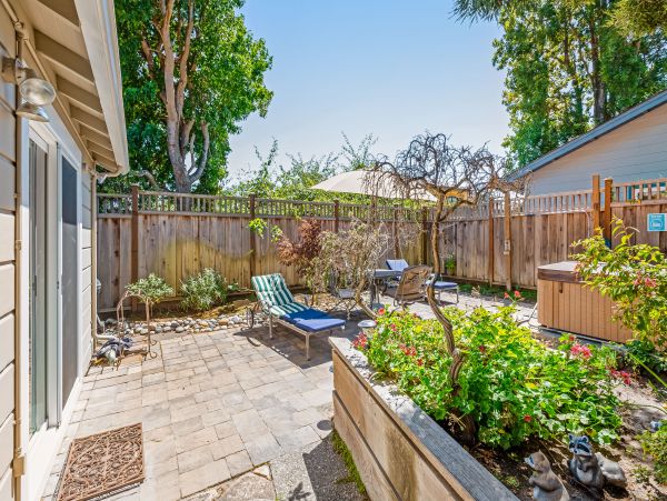 Santa Cruz County Home 984370