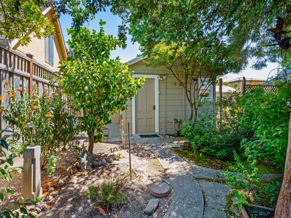 Santa Cruz County Home 984370