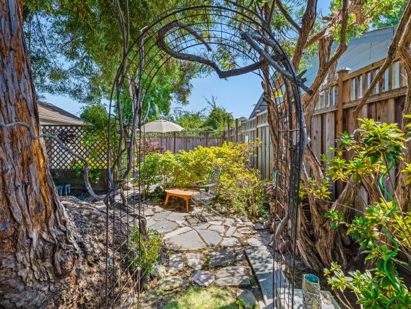 Santa Cruz County Home 984370