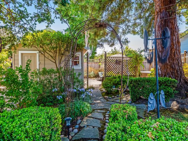 Santa Cruz County Home 984370