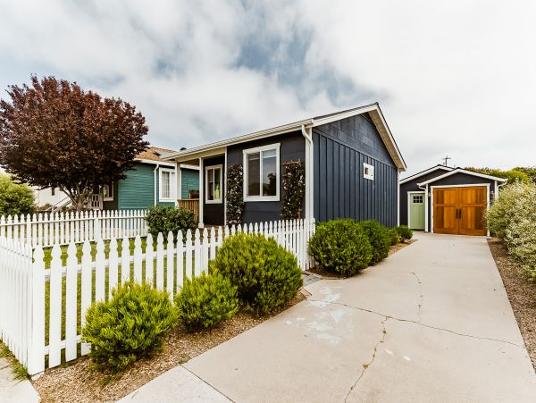 Santa Cruz County Home 984372