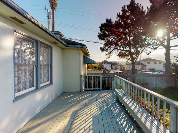Santa Cruz County Home 984373