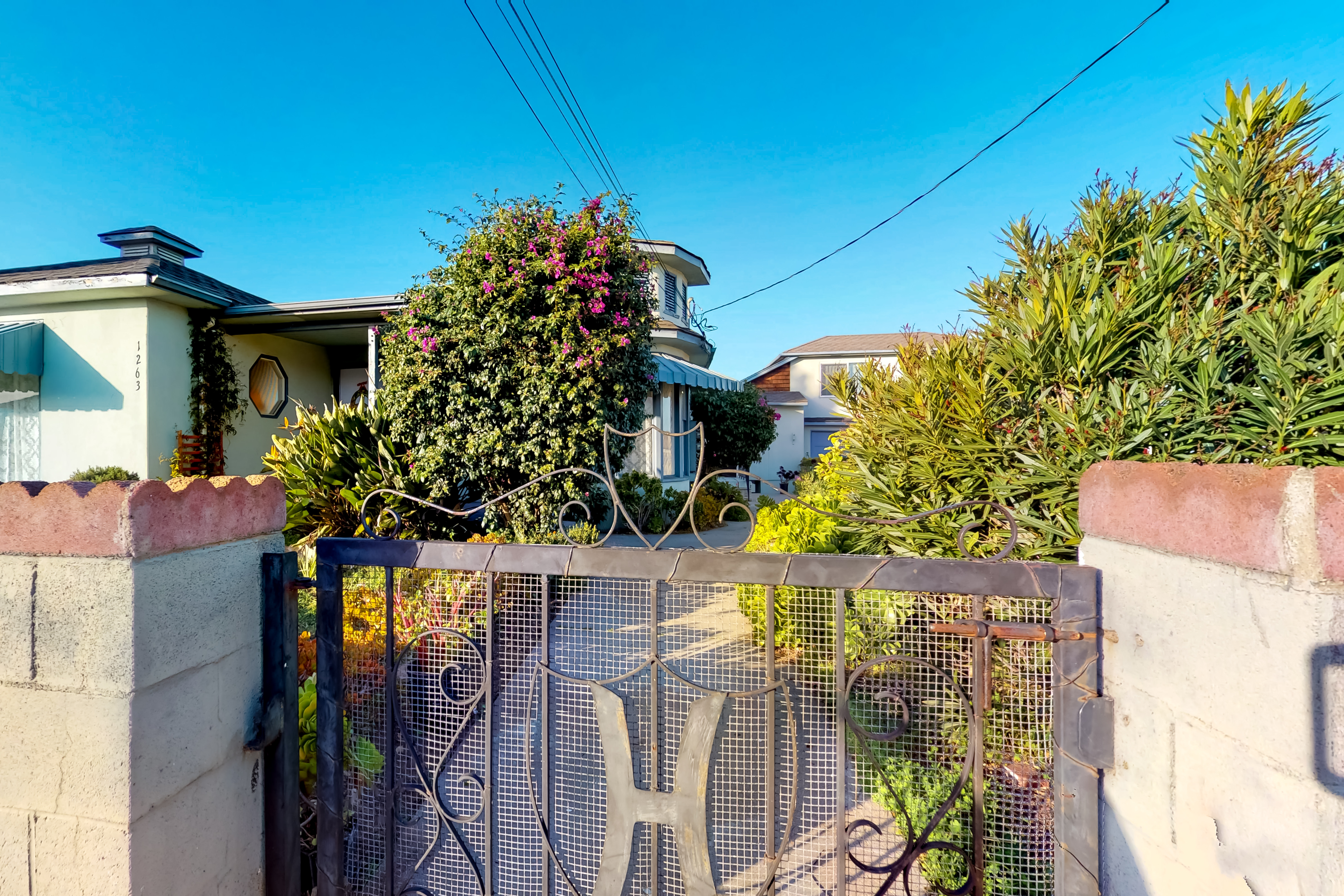 Santa Cruz County Home 984373