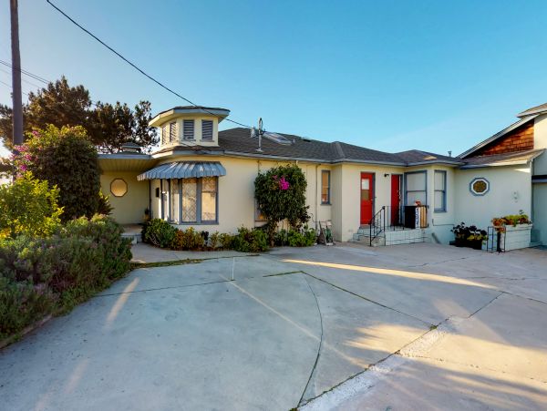 Santa Cruz County Home 984373