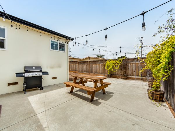 Santa Cruz County Home 984374