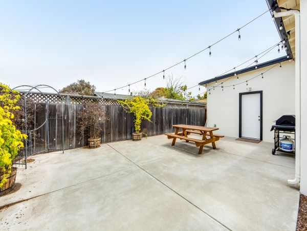 Santa Cruz County Home 984374