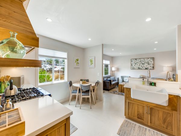 Santa Cruz County Home 984374