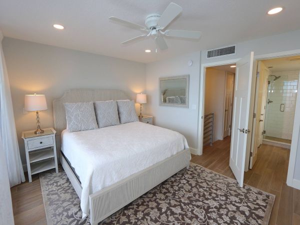 Longboat Key Beachfront Vacation Rental - Florida Gulf Coast Oceanfront Condo