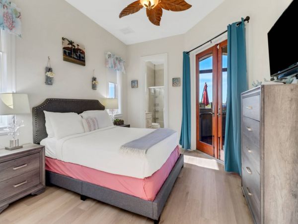 Cape Coral Vacation Rental with Lake Views & Private Pool