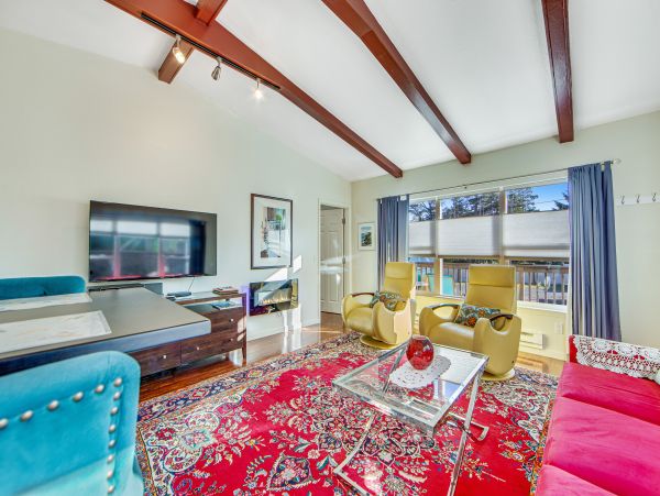 Sonoma County Home 984400