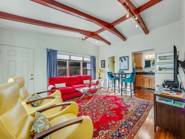 Sonoma County Home 984400