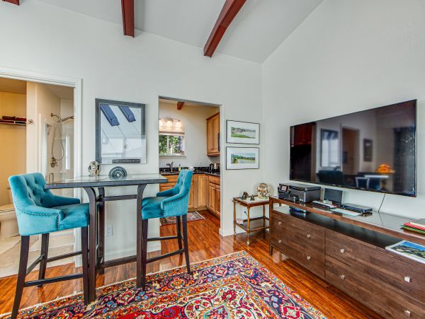 Sonoma County Home 984400