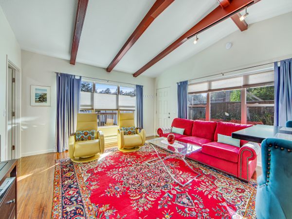 Sonoma County Home 984400