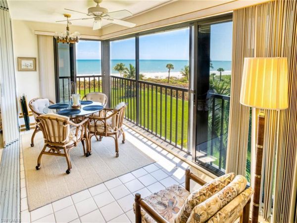 Charming Sanibel 2 Bedroom Top Floor Condo Gulf Views