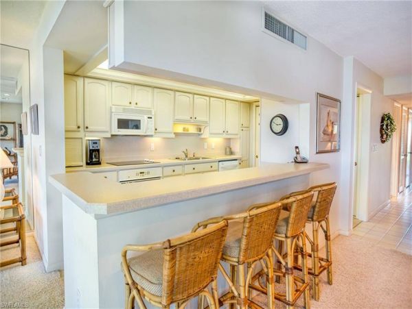 Charming Sanibel 2 Bedroom Top Floor Condo Gulf Views