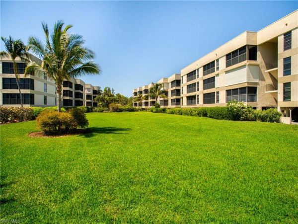 Charming Sanibel 2 Bedroom Top Floor Condo Gulf Views