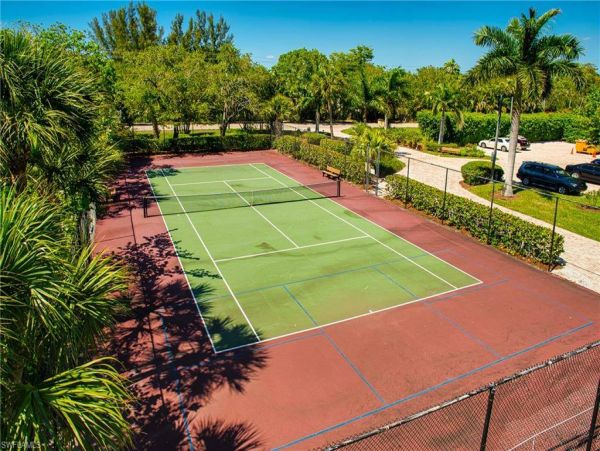 Charming Sanibel 2 Bedroom Top Floor Condo Gulf Views